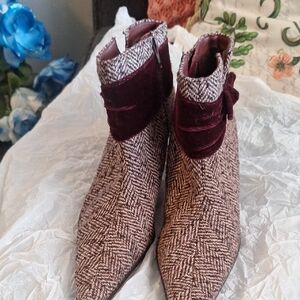 Elegant Tweed Ankle Boots with Velvet Trim